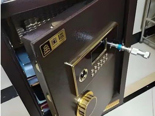 大连开锁师傅24小时上门开锁换锁大连附近上门开锁修锁